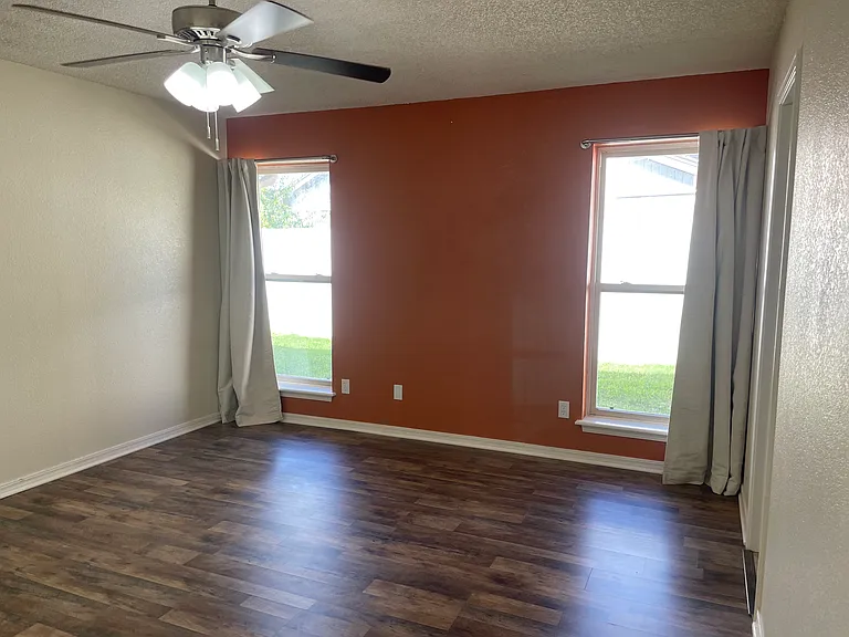 2215 Hunters Gln — Photo 15
