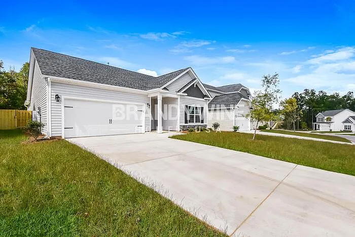 3 bed, 2.0 bath, 1700 sqft, $2,345 — Photo 2