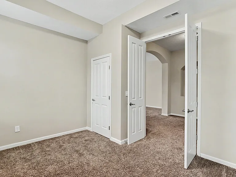 800 Redwood Ln — Photo 35