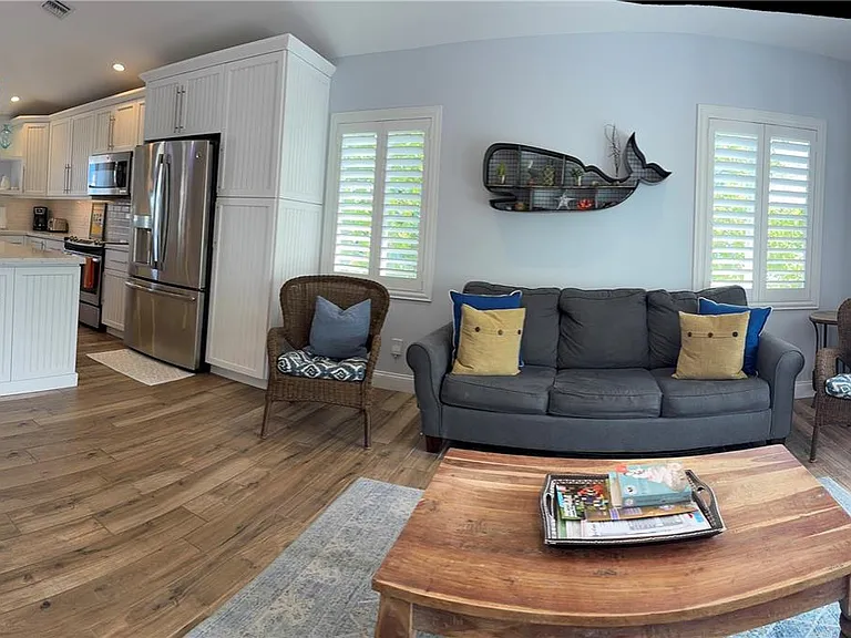 102 Venetian Dr — Photo 22