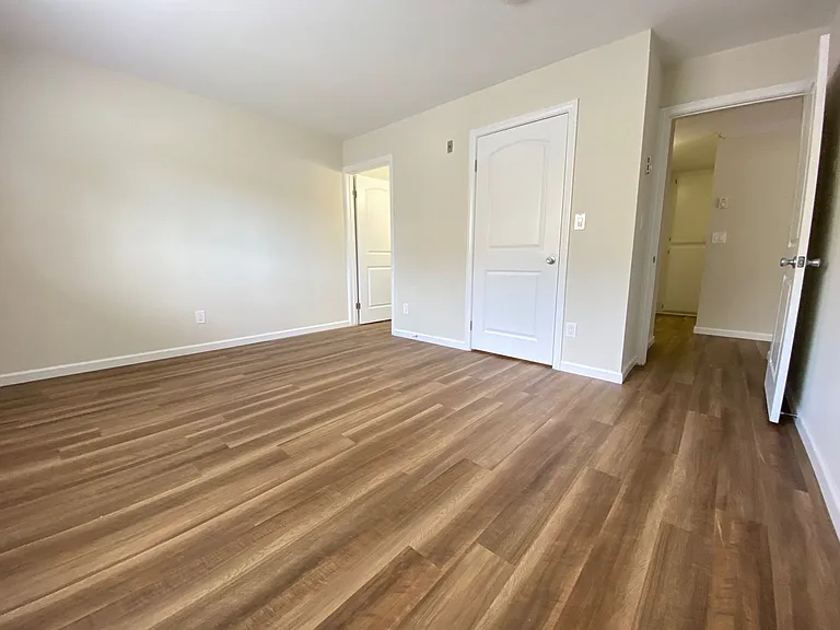 2475 Corinth Apartments — Photo 2