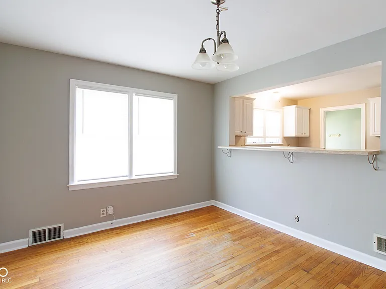 6149 Broadway St — Photo 5
