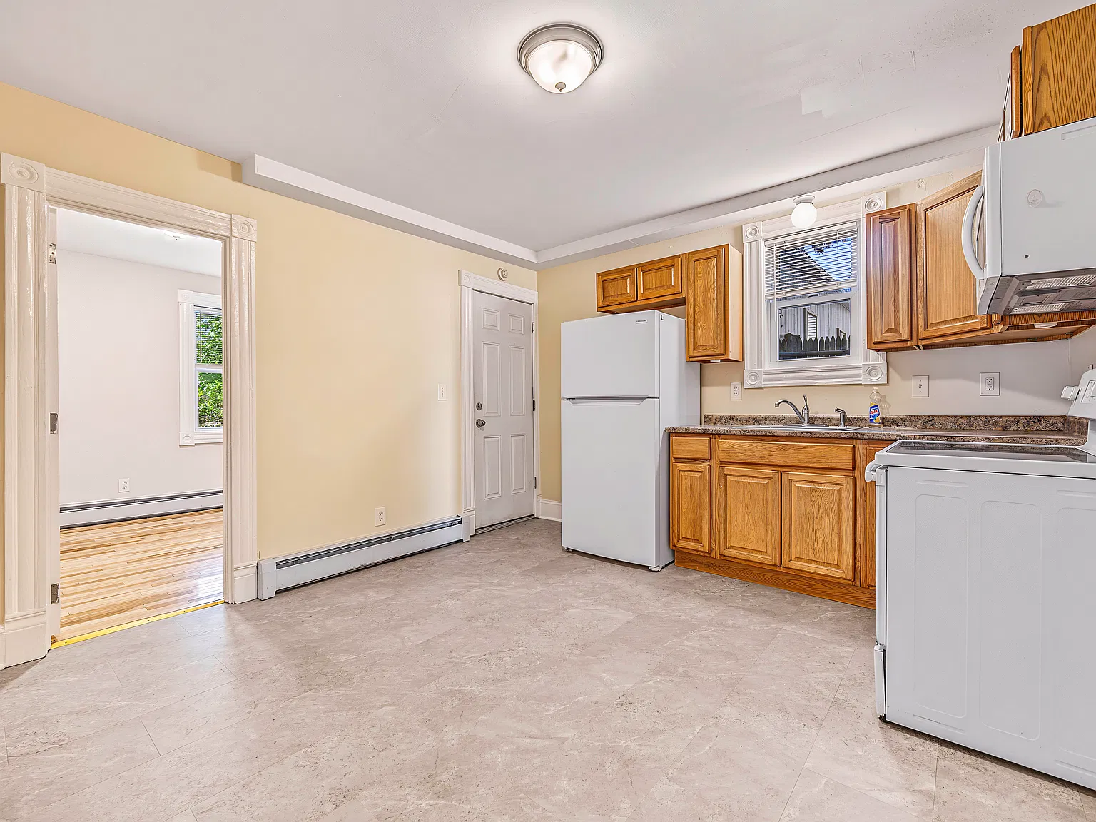 4 bed, 1200 sqft, $2,000 — Photo 2