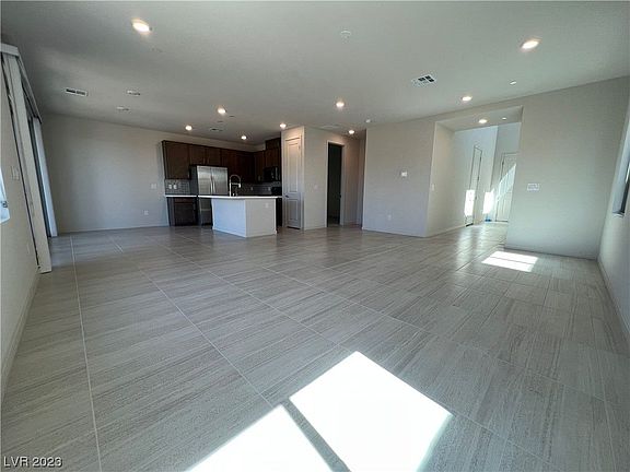 3rd image of 12083 Arrebol Ave
