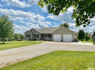 16302 S Meadow Ln, Petersburg, IL 62675