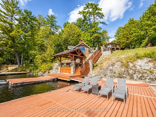 247 South Dr, Huntsville, ON P1H 2J2