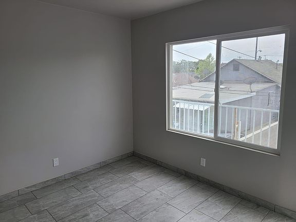 3rd image of 1319 1/2 W 92nd St