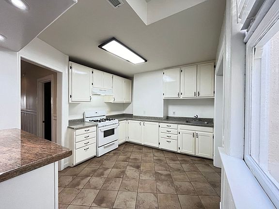 5th image of 500-522 Lyon St #512
