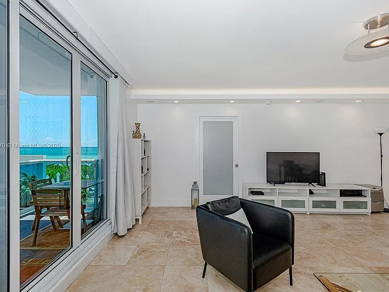 2301 Collins Ave #310 — Photo 7