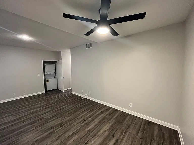 1527 Veteran Ave — Photo 25