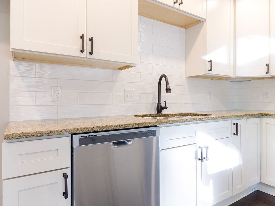 1st image of 3016 Southampton Cir