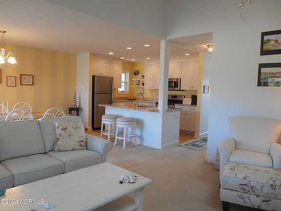 3rd image of 11 Greenview Drive