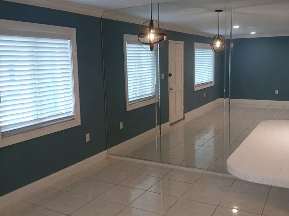 350 79th Ave N APT 124, Saint Petersburg, FL 33702
