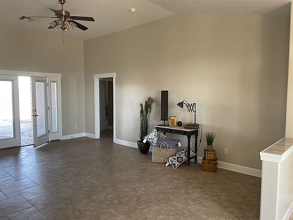 3rd image of 11 Bulldog Ln