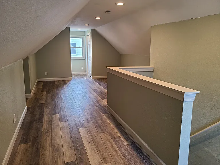 224 Hillside Ave — Photo 8