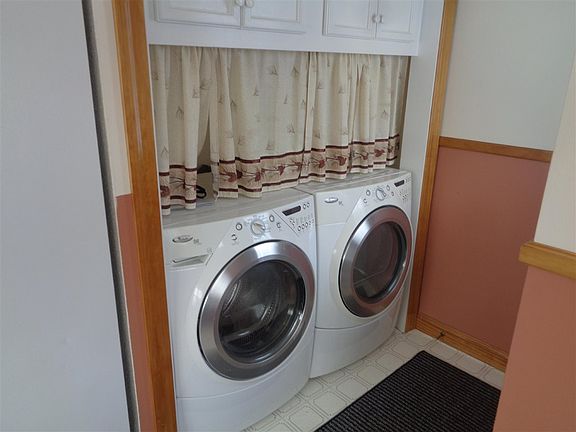 4th image of 327 E Lincoln St