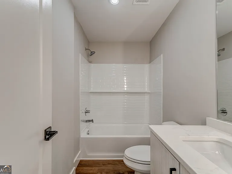77 Chateau Dr — Photo 50