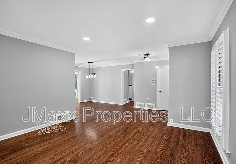 807 Cardova Dr NE — Photo 11