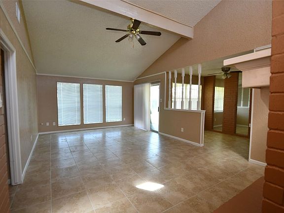 5th image of 403 Breeze Park Dr