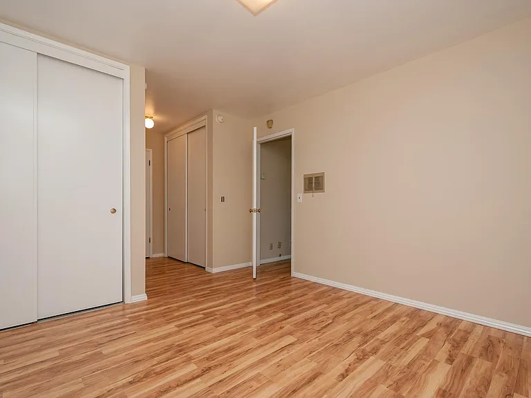 4 E 41st Pl — Photo 5