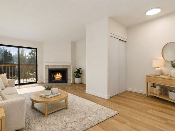 1203 NE 135th St APT 402