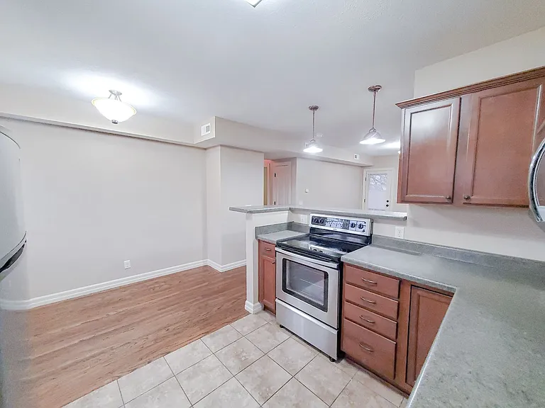 814 S 38th St — Photo 44