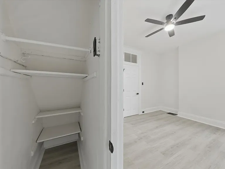 2502 Halstead St — Photo 24