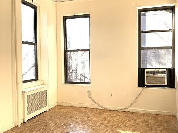 3rd image of 572 Henry St APT 2
