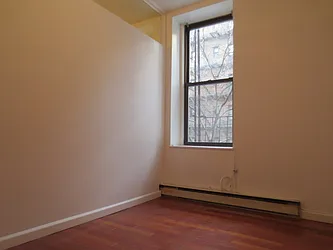 Rented by Robyn Lee, LREB