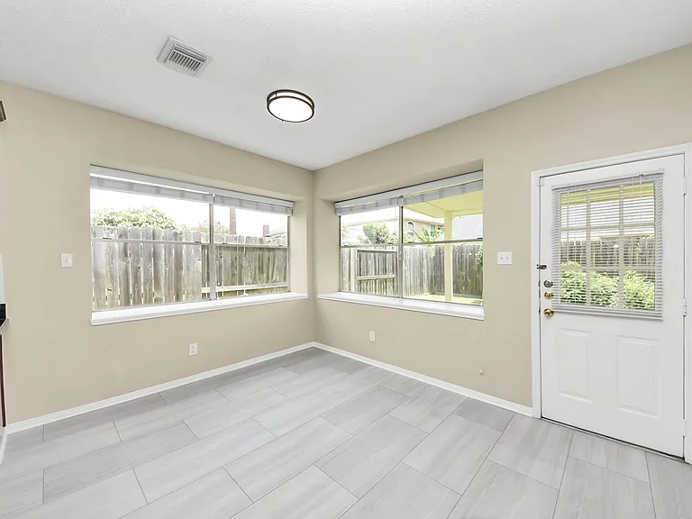 435 Leisure Dr — Photo 22