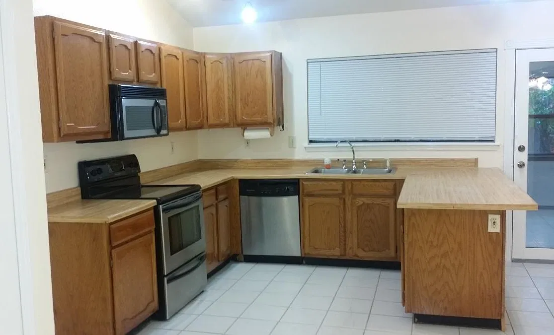 3 bed, 1850 sqft, $2,195 — Photo 3