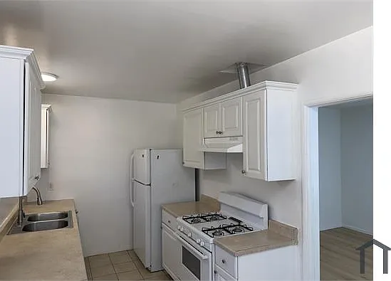 4606 Vineland Ave — Photo 11