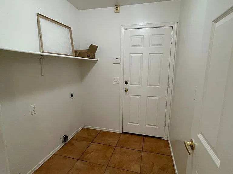 114 E Medina Rd — Photo 12