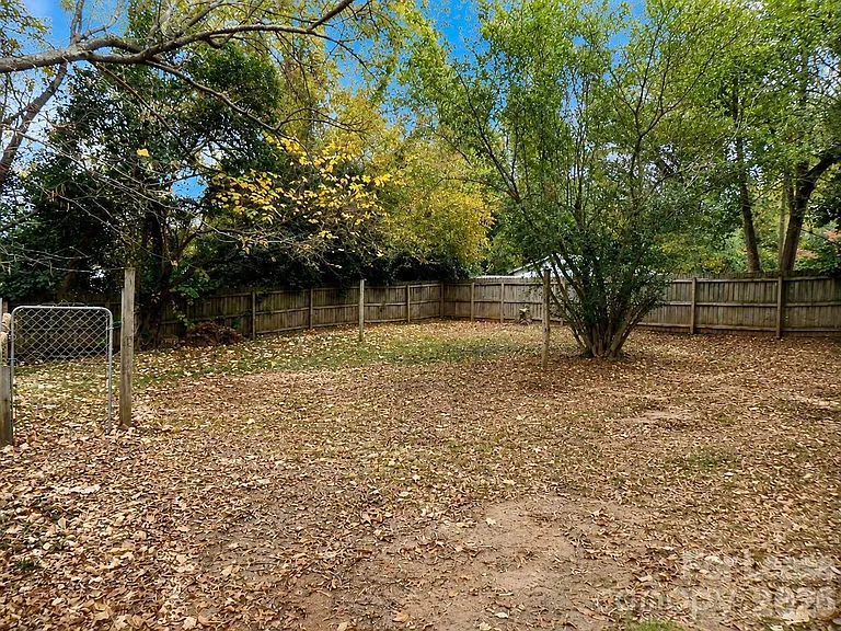 2733 Parkway Ave — Photo 11