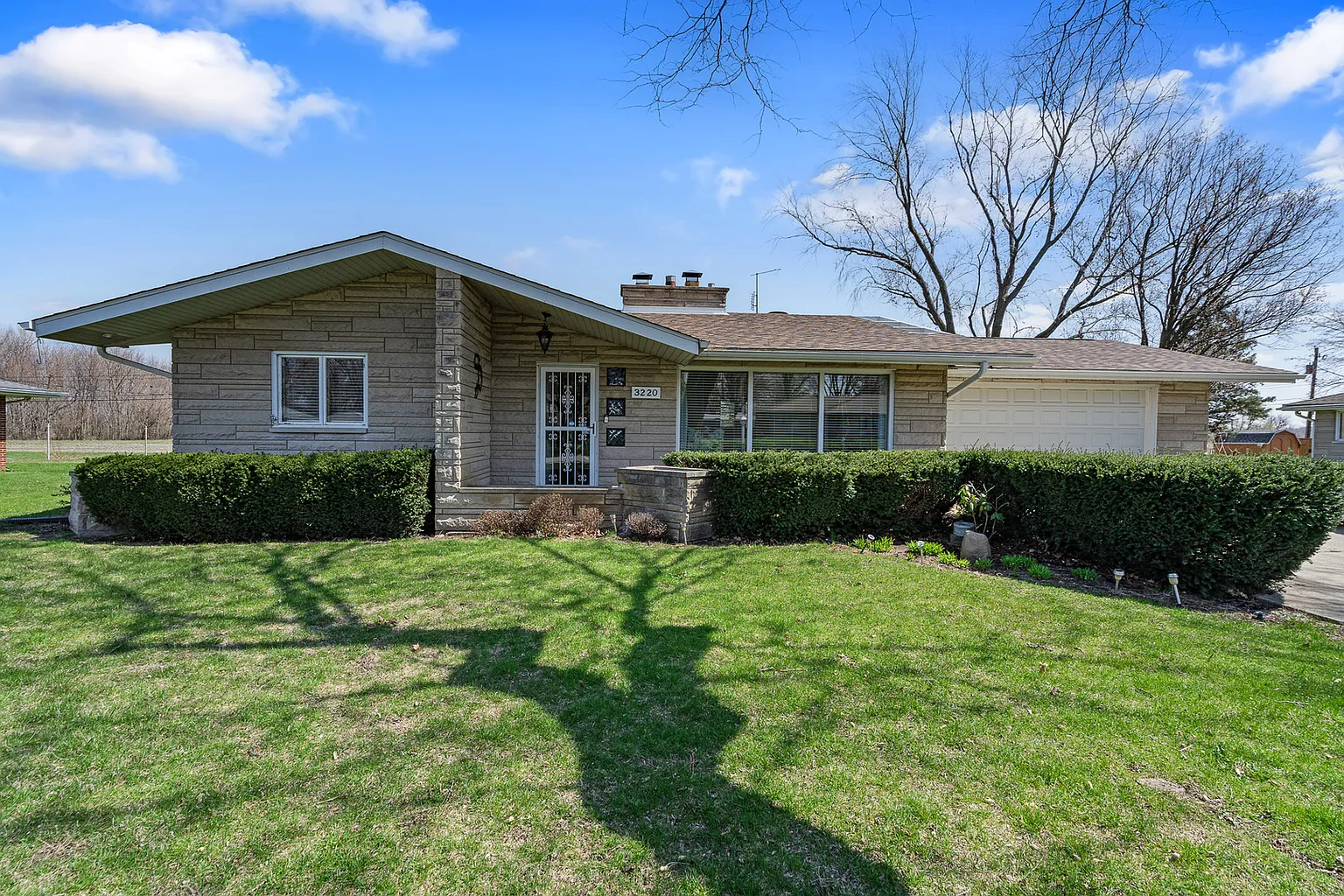 3220 Caroline Dr photo 1