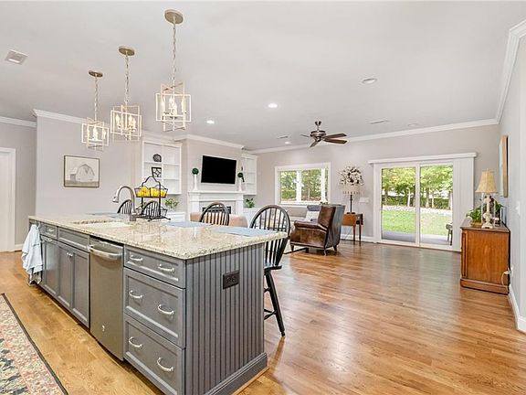 4th image of 125 Drayton Ct