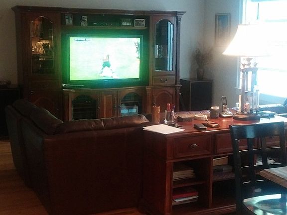 3rd image of 3015 Hobart St APT 2G