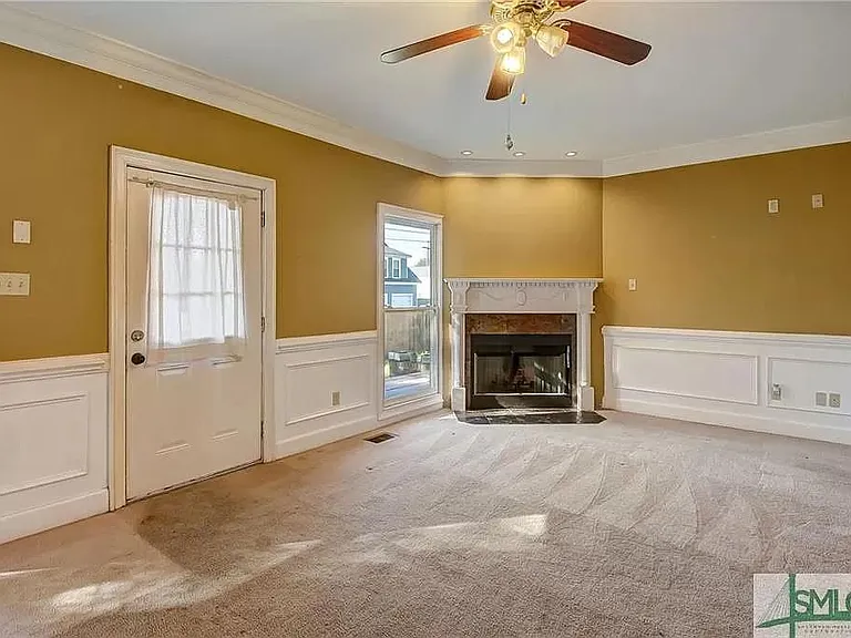 637 E Henry St #B — Photo 5