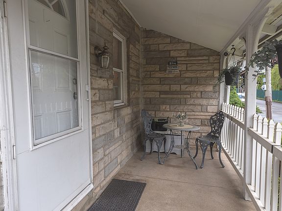 2nd image of 957 W 6th St