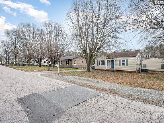 4th image of 990 Skyway Dr