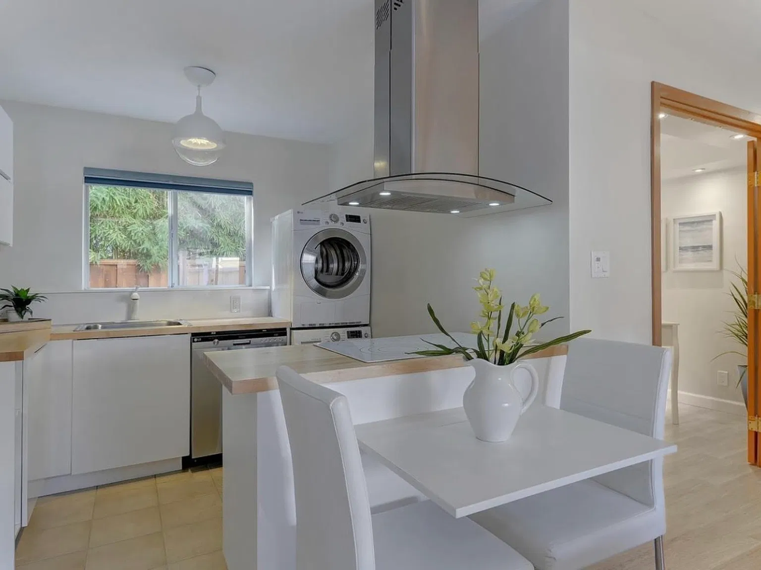 2 bed, 644 sqft, $2,995 — Photo 3