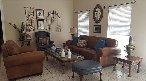 4th image of 719 Hidden Oaks Dr