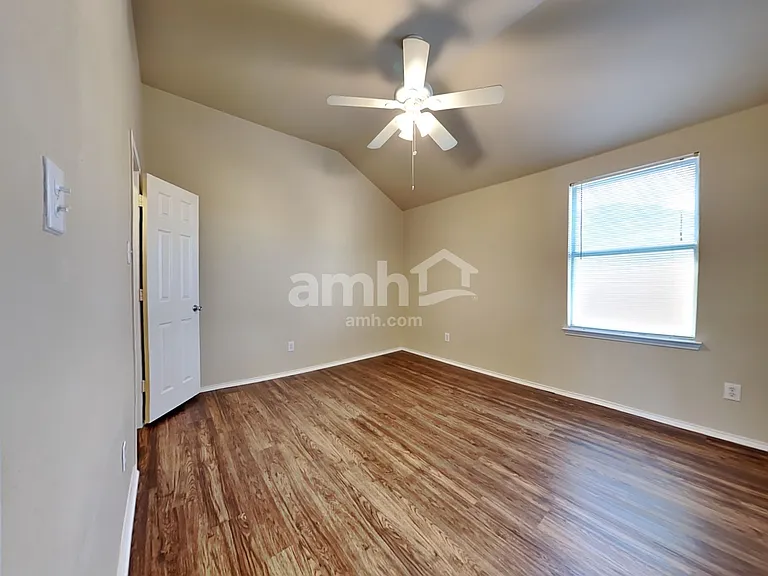 421 Hackberry Dr — Photo 21