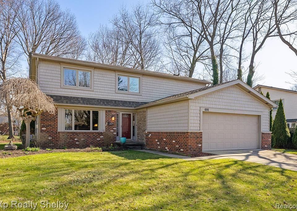 1st image of 691 Barclay Dr