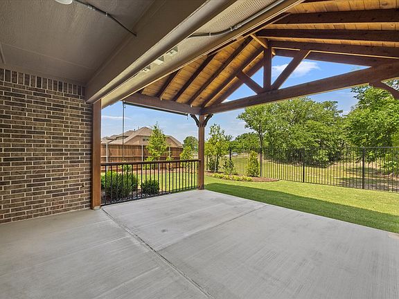2nd image of 203 Dove Haven Dr