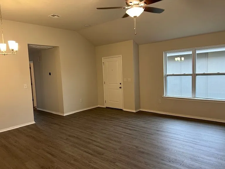 908 Hudson Rd — Photo 3