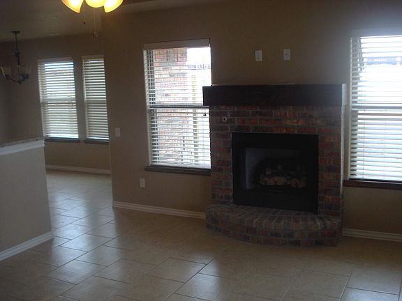 4th image of 716 S Bouziden Dr