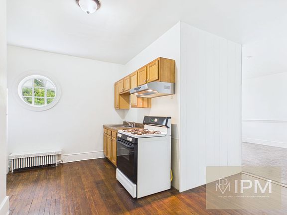 3rd image of 410-412 S George St #3L