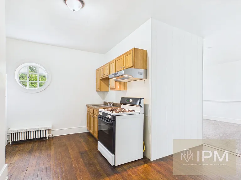 410-412 S George St — Photo 3