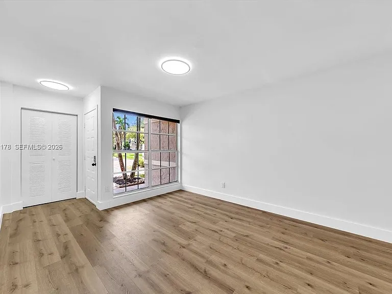 12370 SW 52nd St — Photo 13